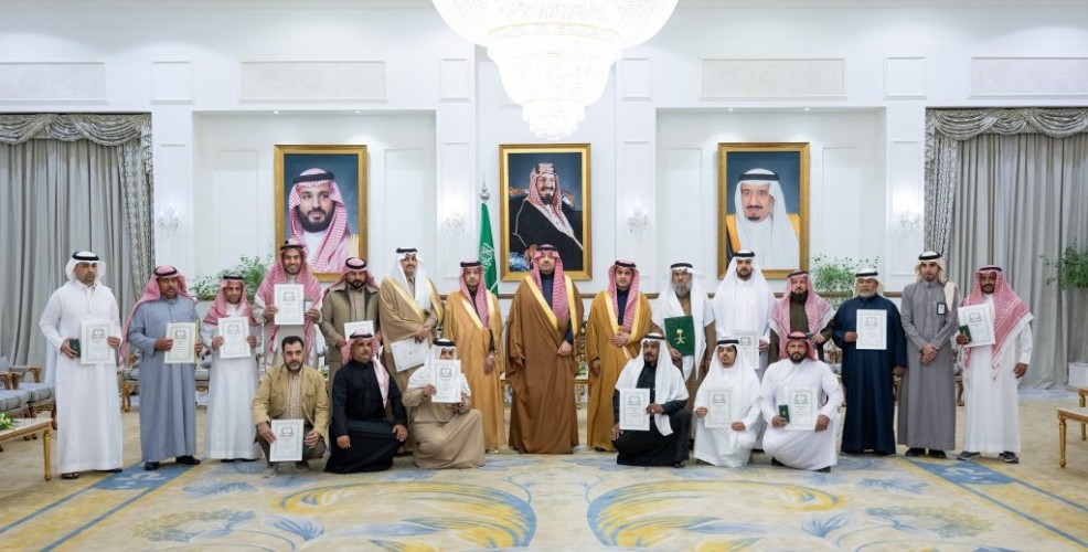 أمير الحدود الشمالية يكرّم الحاصلين على ميدالية خادم الحرمين الشريفين للتبرع بالدم