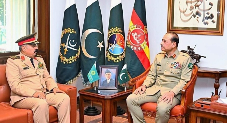 قائد الجيش الباكستاني يستقبل أمين عام التحالف الإسلامي في إسلام آباد ويبحثان تعزيز التعاون في محاربة الإرهاب وتنفيذ مبادرة “إدماج”