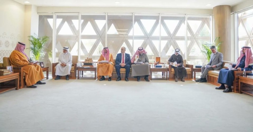 محافظ الدرعية يدشن مبادرة تعزيز تربية النحل وإنتاج العسل بالدرعية