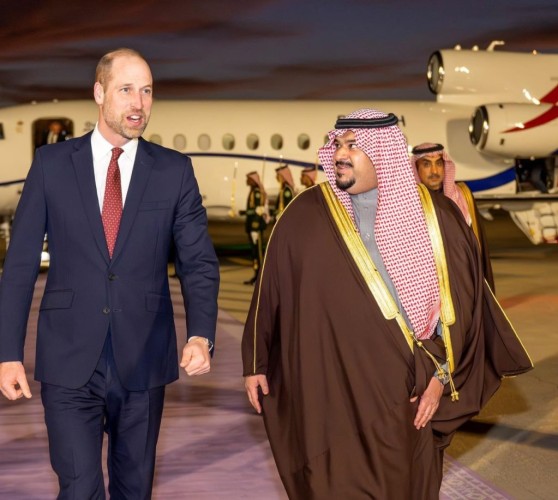 ولي عهد المملكة المتحدة يصل إلى الرياض وفي مقدمة مستقبليه نائب أمير المنطقة