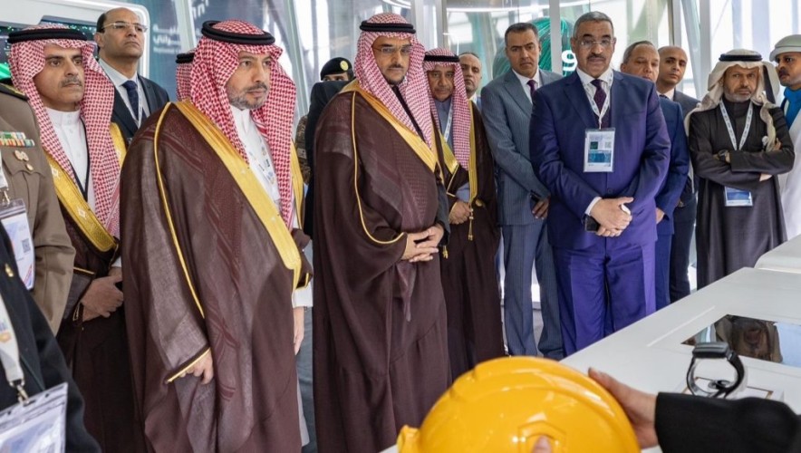 مساعد وزير الداخلية لشؤون التقنية يزور معرض الدفاع العالمي 2026