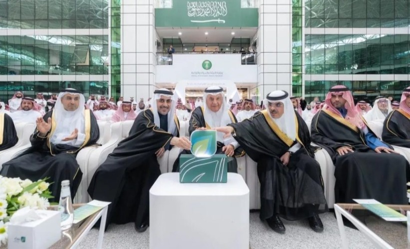 وزير “البيئة” يطلق صندوق “نماء”.. أول صندوق وقفي لتحقيق الاستدامة البيئية والمائية والزراعية في المملكة