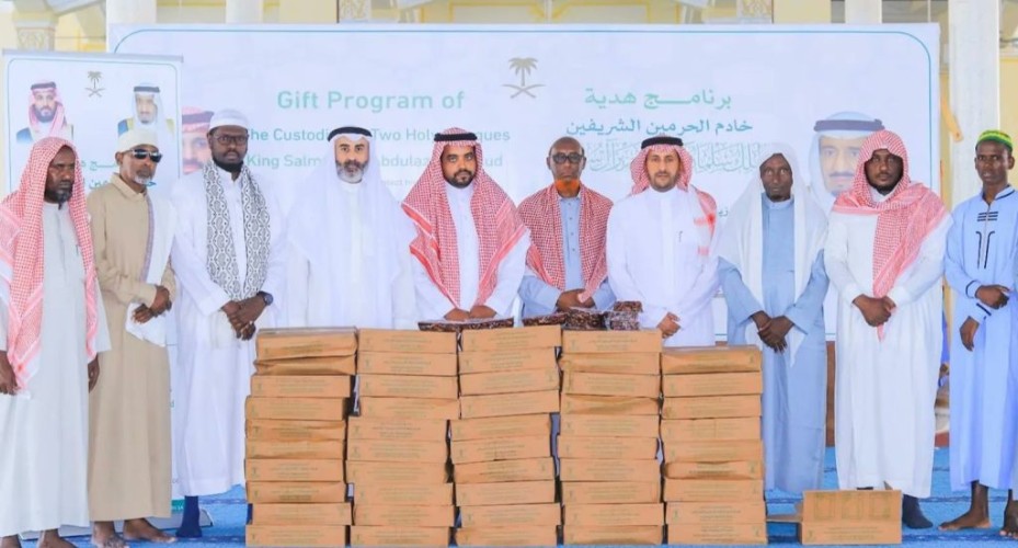 الشؤون الإسلامية تسلم هدية خادم الحرمين الشريفين من التمور لجمهورية الصومال