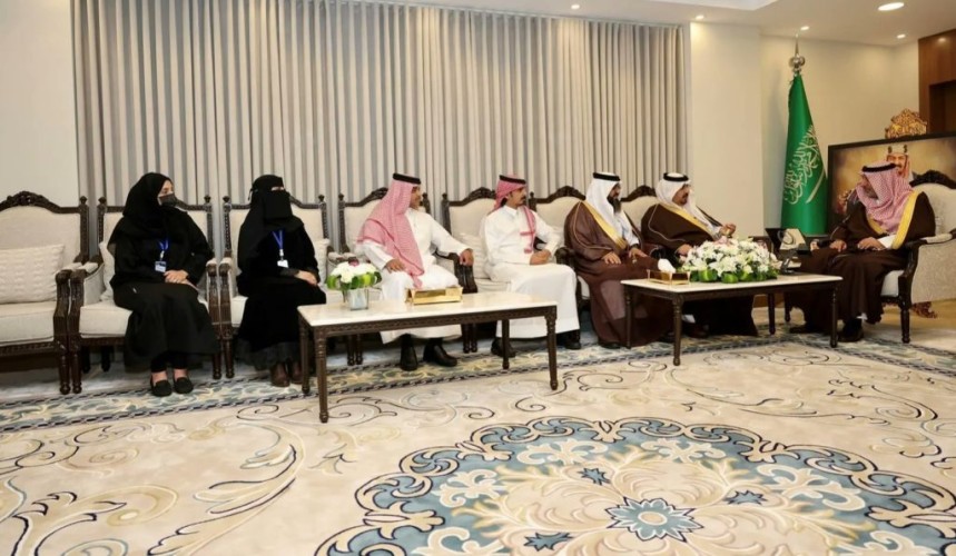 أمير نجران يُدشِّن جهاز روبوت تفاعلي لدعم تعليم ذوي اضطراب طيف التوحد