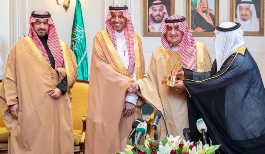 أمير تبوك يرعى حفل يوم البر السنوي ويدشن صندوق تراحم الوقفي