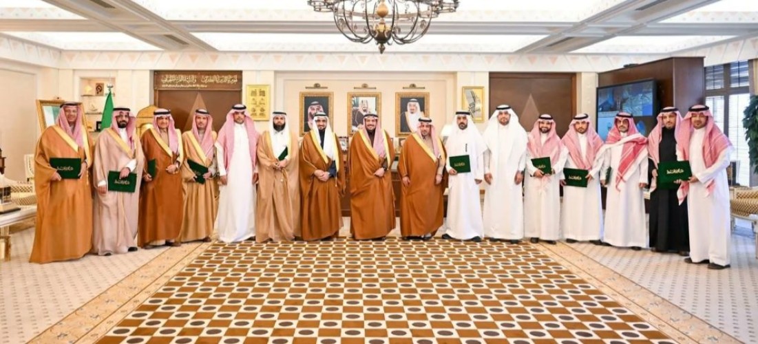 أمير منطقة القصيم يستقبل المشاركين في جناح الإمارة بمهرجان الملك عبدالعزيز للإبل في نسخته العاشرة