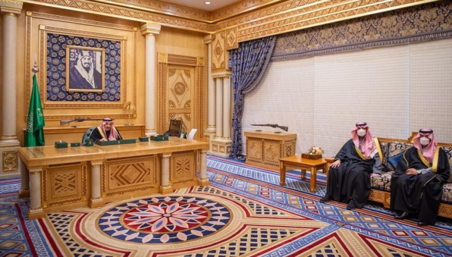 أمام خادم الحرمين الشريفين.. أصحاب السمو والمعالي الذين صدرت الأوامر الملكية بتعيينهم في مناصبهم الجديدة يتشرفون بأداء القسم