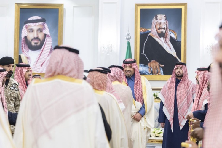 أمير منطقة الحدود الشمالية يستقبل المهنئين بعيد الفطر المبارك