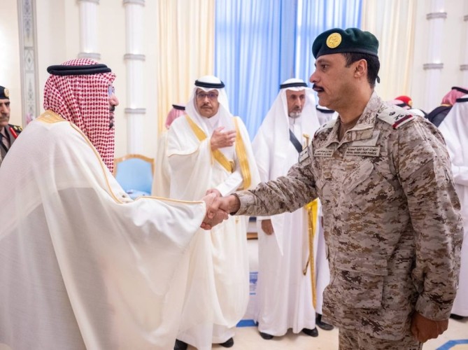 أمير منطقة القصيم يستقبل المهنئين بعيد الفطر