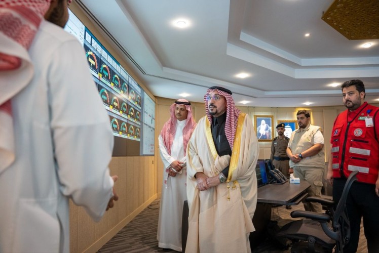 أمير القصيم يزور مركز إدارة الأزمات والكوارث بإمارة المنطقة