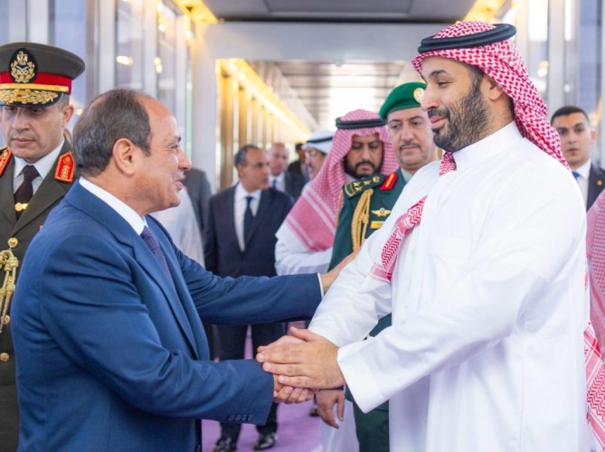 رئيس جمهورية مصر العربية يغادر جدة وسمو ولي العهد في مقدمة مودعيه