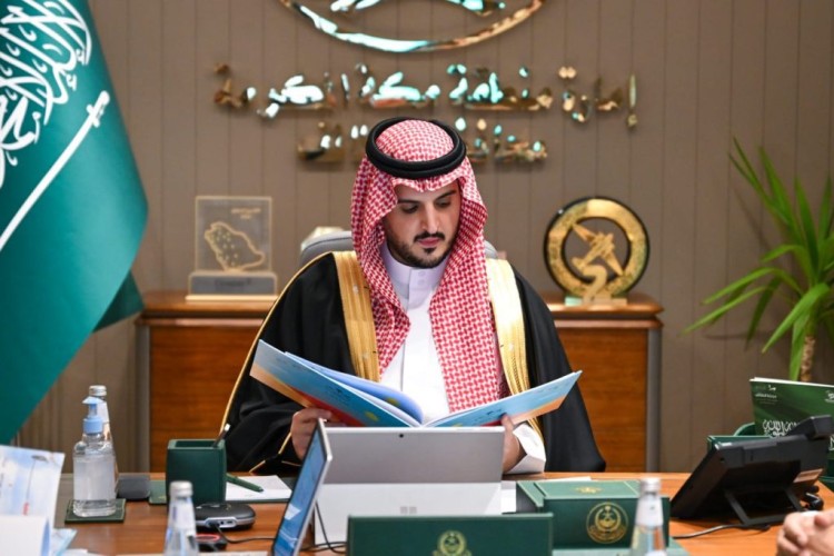 مُحافظ الطائف يطّلع على خطط ومشاريع الأمانة واستعداداتها لعيد الفطر