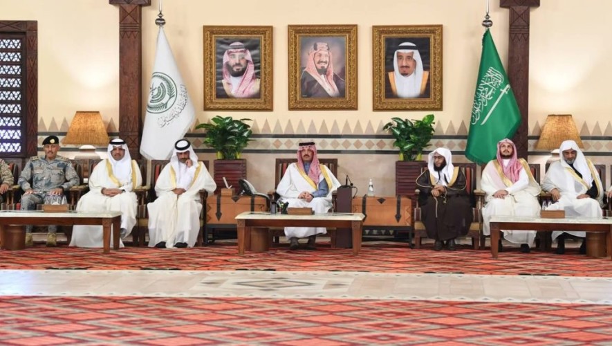 أمير عسير يستقبل جموع المهنئين بعيد الفطر