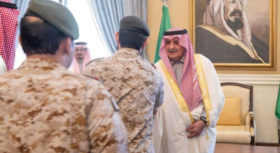 أمير منطقة تبوك يستقبل المهنئين بعيد الفطر