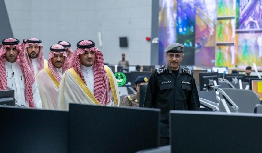 الأمير عبدالعزيز بن سعود يزور مركز العمليات الأمنية الموحدة بمنطقة الرياض