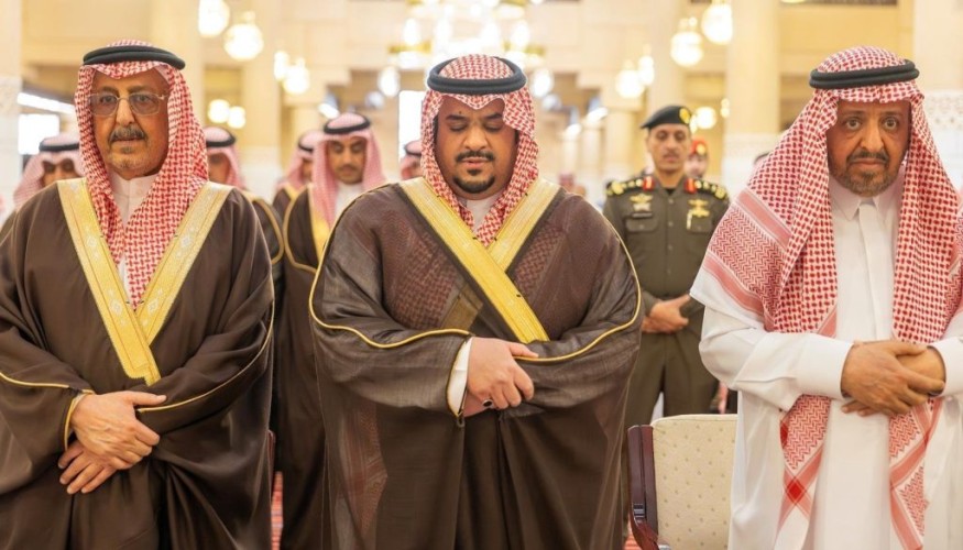 نائب أمير منطقة الرياض يؤدي صلاة الميت على صاحب السمو الأمير محمد بن بندر بن محمد بن سعود الكبير آل سعود