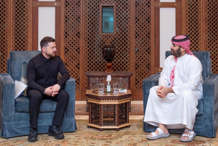 سمو ولي العهد يلتقي رئيس أوكرانيا