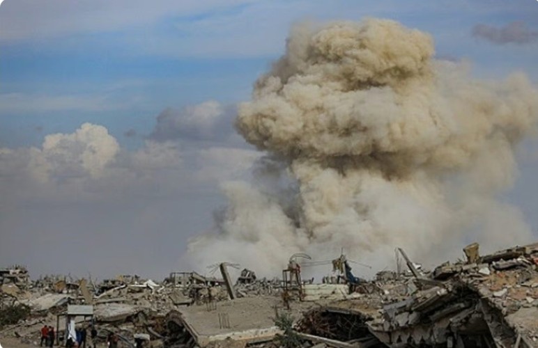 8 قتلى من الشرطة الفلسطينية في غارة إسرائيلية وسط غزة