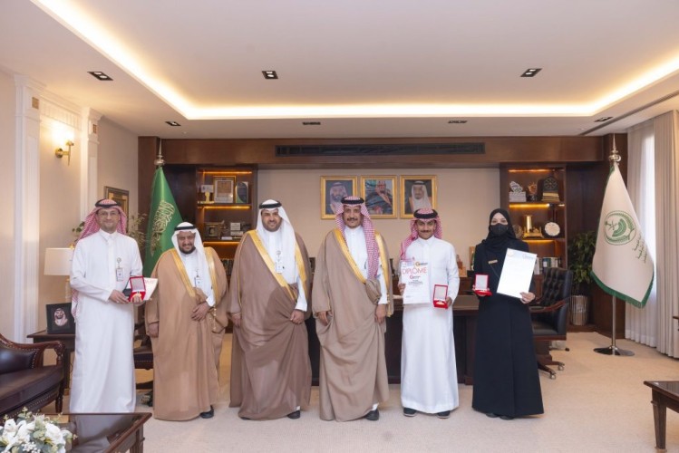 محافظ حفر الباطن يستقبل الفائزين من جامعة حفر الباطن في معرض جنيف الدولي للاختراعات 2026