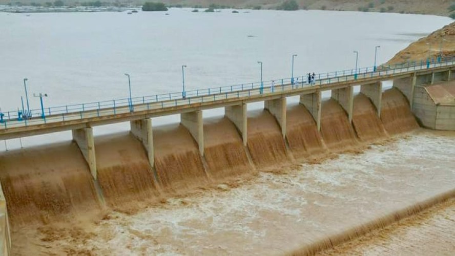 المؤسسة العامة للري تعلن البدء في تصريف مياه سد وادي حلي بالقنفذة