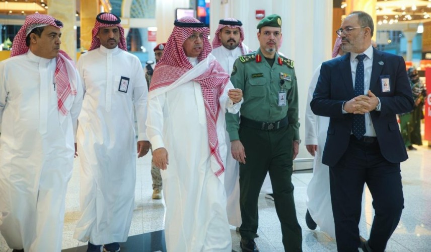 رئيس هيئة الطيران المدني يطلّع على سير أعمال توسعة وتطوير مطار الأمير محمد بن عبدالعزيز الدولي