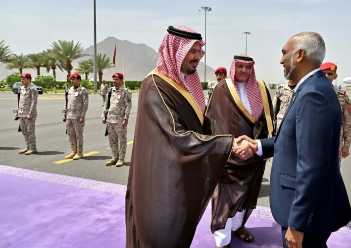 رئيس جمهورية المالديف يصل إلى المدينة المنورة