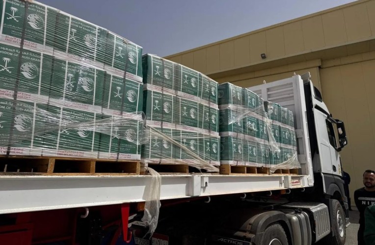 وصول الطائرة الإغاثية السعودية الـ83 لإغاثة الشعب الفلسطيني في قطاع غزة التي يسيّرها مركز الملك سلمان للإغاثة