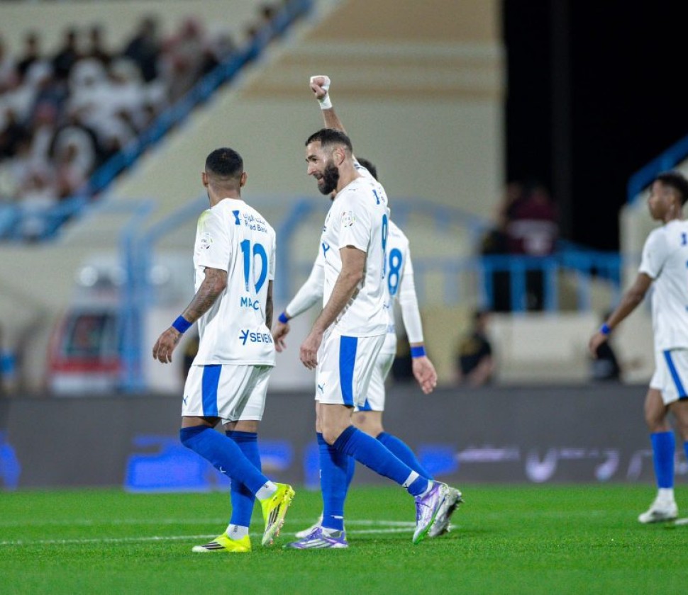 ‏في الظهور الأول له.. بنزيما يسجل هاتريك ويقود الهلال لفوز عريض على الأخدود بسداسية