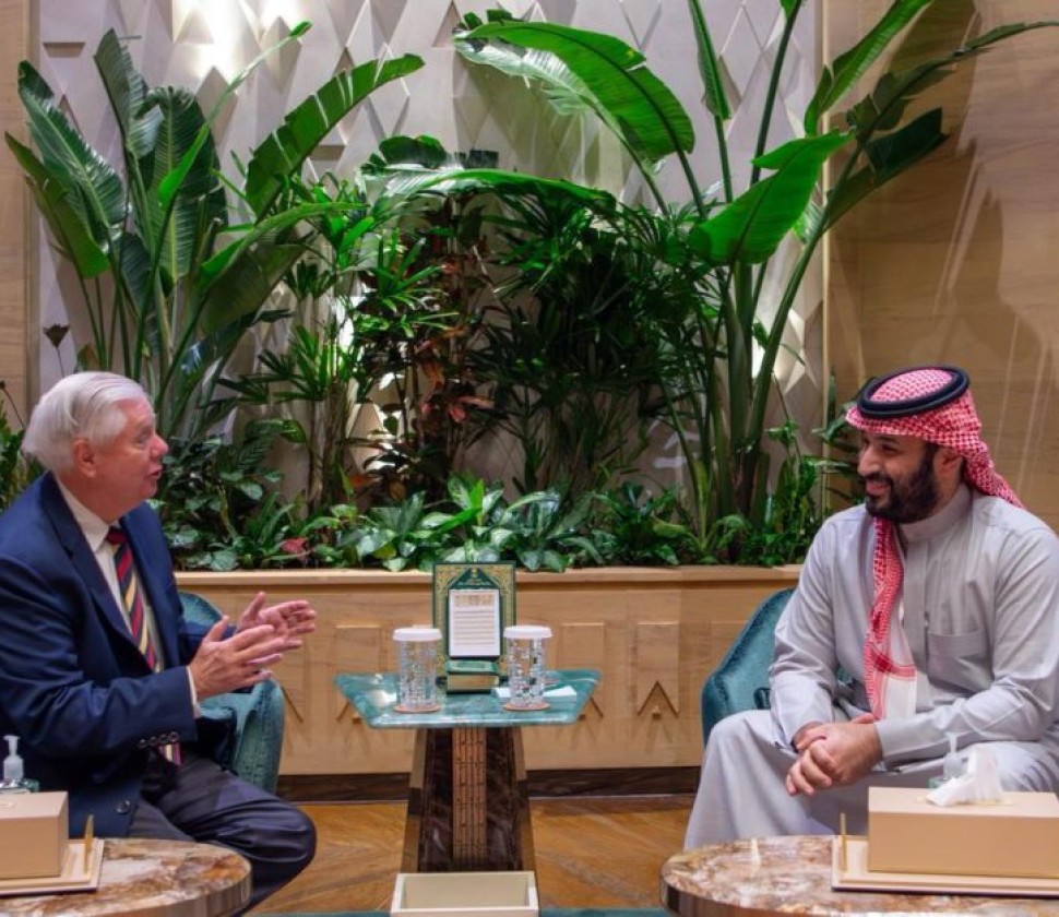 سمو ولي العهد يجتمع مع السيناتور الأمريكي ليندسي غراهام