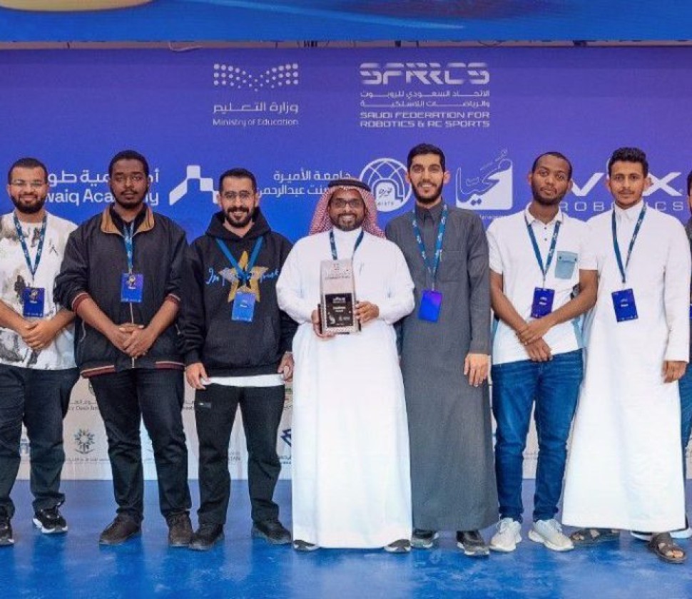 فريق الجامعة الإسلامية يحقق جائزة الابتكار في بطولة VEX Robotics الوطنية