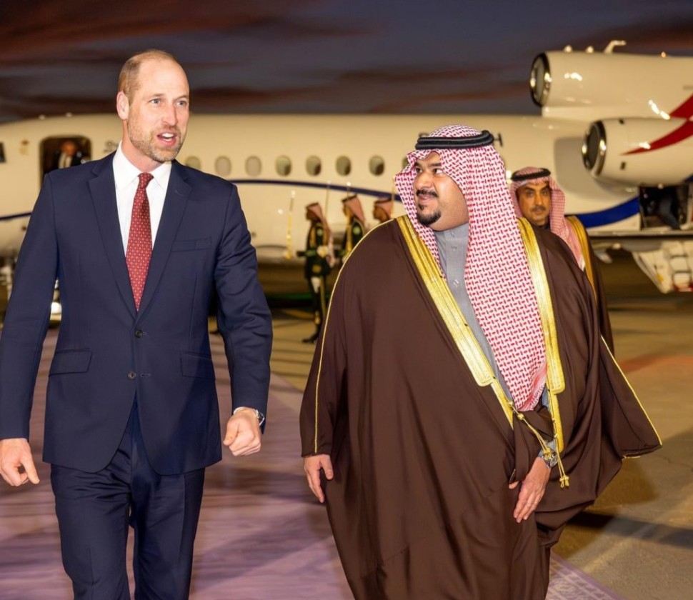 ولي عهد المملكة المتحدة يصل إلى الرياض وفي مقدمة مستقبليه نائب أمير المنطقة
