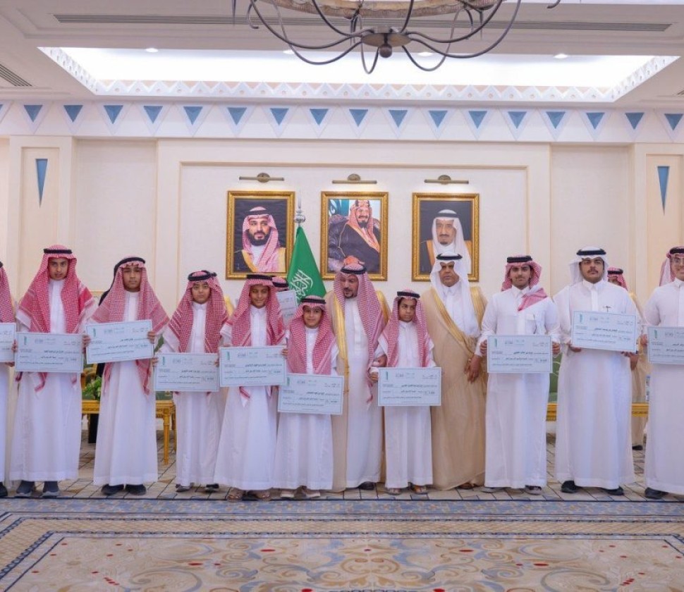 أمير منطقة القصيم يكرّم 38 طالبًا وطالبة بجائزة وزارة التعليم “منافس”