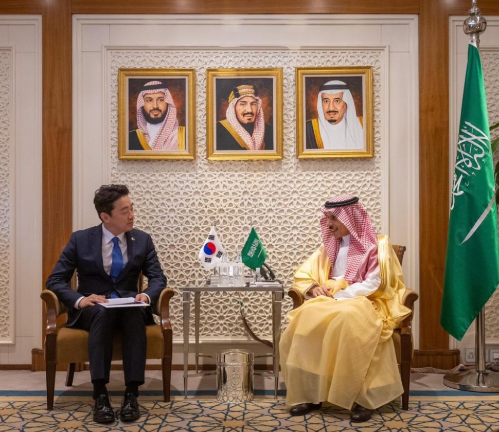 وزير الخارجية يستقبل المبعوث الخاص لرئيس جمهورية كوريا