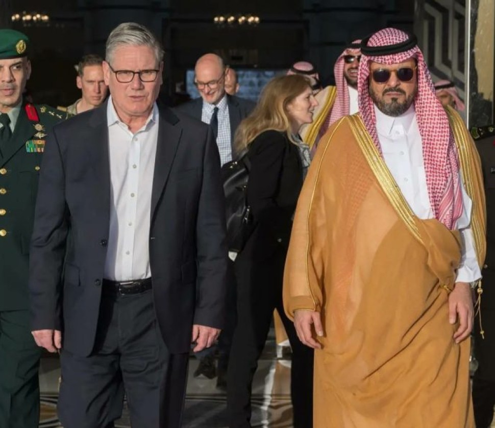 رئيس الوزراء البريطاني يغادر جدة