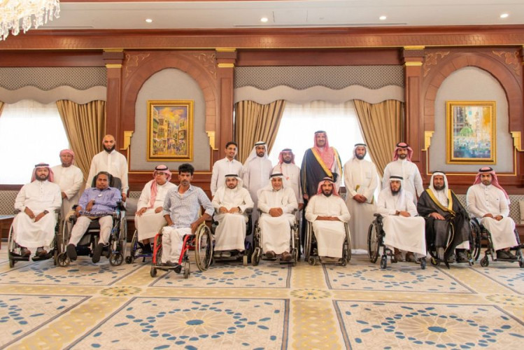 أمير المدينة المنورة يستقبل نائب رئيس مجلس إدارة جمعية طيبة للإعاقة الحركية للكبار