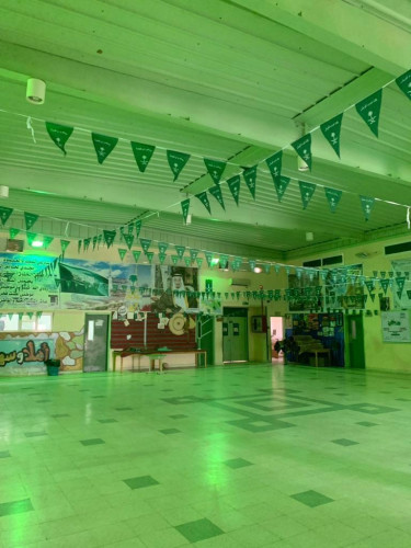 مدارس المدينة المنورة تكتسي الأخضر ابتهاجاً بمناسبة اليوم الوطني الـ 89