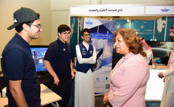 القنصل العام الأمريكي بالظهران تزور مهرجان العلوم والتقنية بسايتك وتبدي إعجابها بذكاء الطلاب السعوديين