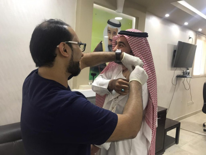 القباع يدشن حملة التطعيم ضد الانفلونزا الموسمية بمكتب عمل رأس تنورة
