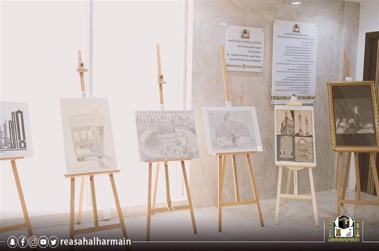 معهد الحرم المكي الشريف النسائي يُقيم معرضًا يضم عددًا من اللوحات التشكيلية لطالباته