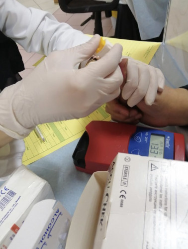 (32) موظفة من منسوبات تعليم الشرقية  يتبرعن بالدم في حملة «دمي فداء لوطني»