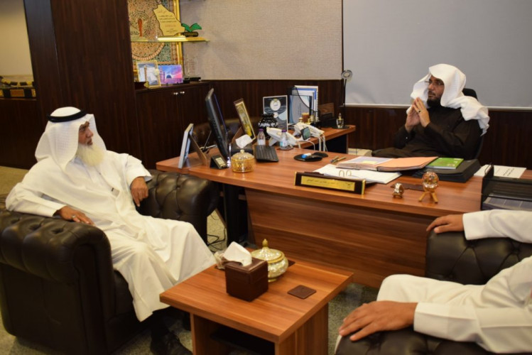 ” البو علي “يستقبل التيسان في مكتبه بمؤسسة قبس للقرآن والسنة والخطابة