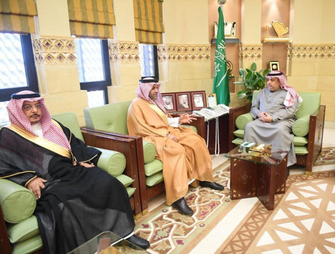 وكيل إمارة منطقة الرياض يستقبل مدير شرطة المنطقة ومدير الإدارة العامة لدوريات الأمن بمنطقة الرياض