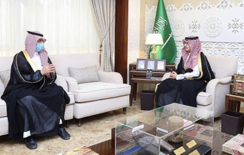 نائب أمير الشرقية يلتقي رئيس القطاع الشرقي لشركة الكهرباء السعودية