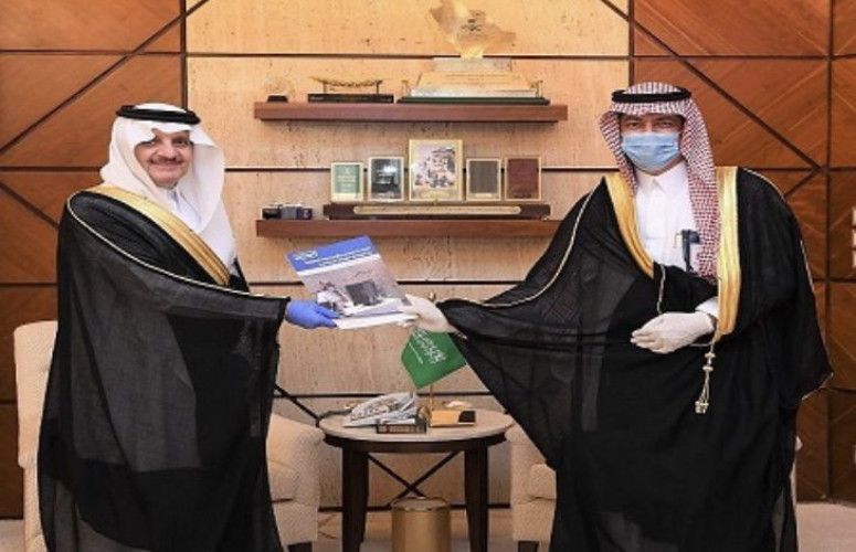 أمير المنطقة الشرقية يستقبل رئيس القطاع الشرقي لشركة الكهرباء السعودية