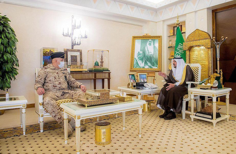 سمو “أمير القصيم” يلتقي نائب رئيس الجهاز العسكري بوزارة الحرس الوطني