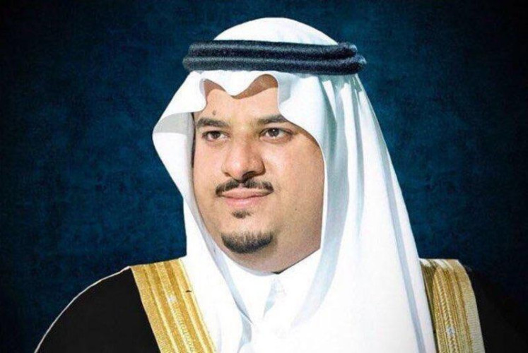 سمو نائب أمير الرياض يقدم العزاء لأسرة الهزاني