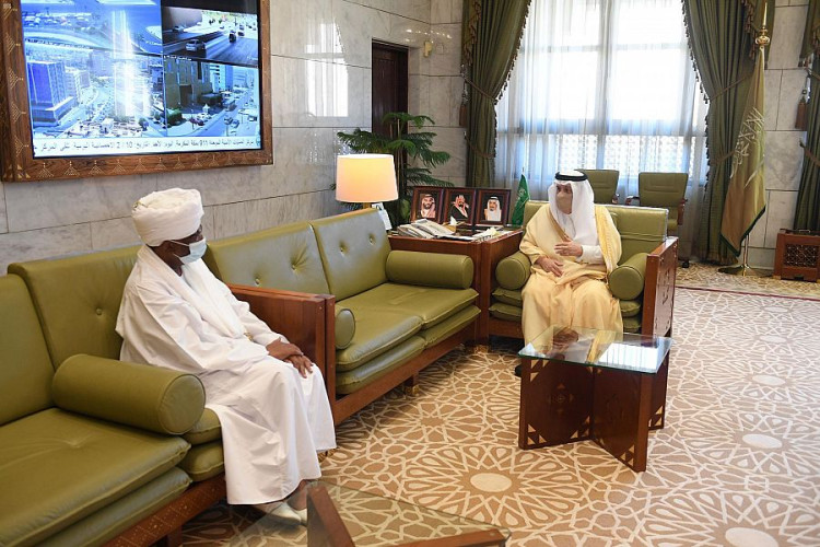 سمو أمير منطقة الرياض يستقبل سفير جمهورية السودان لدى المملكة