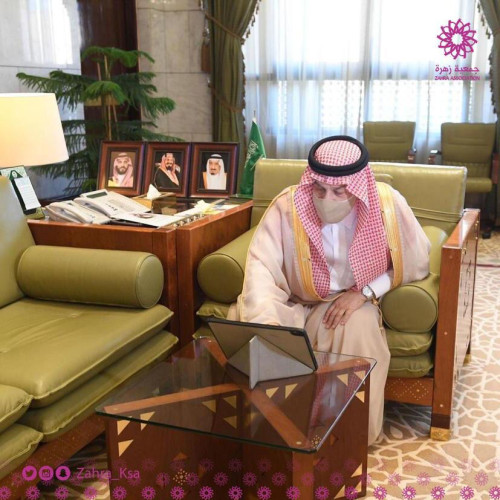 أمير منطقة الرياض يدشن الحملة الوطنية للتوعية بأهمية الإكتشاف المبكر لسرطان الثدي لجمعية زهرة