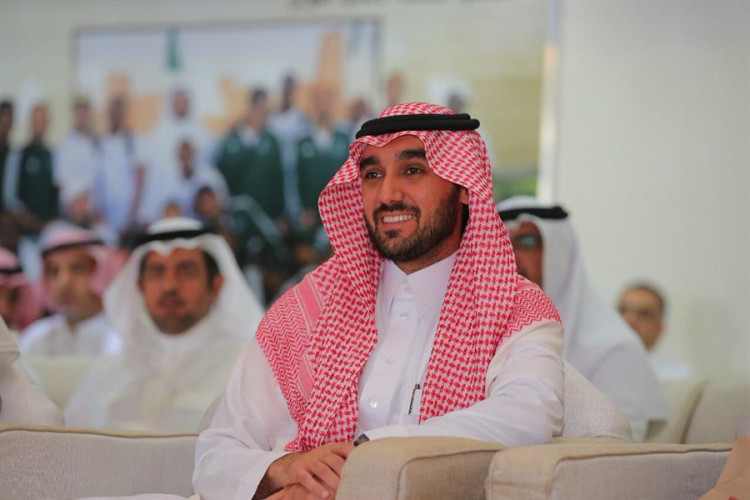 سمو وزير الرياضه يوقع مذكرة تفاهم مع برنامج متحدثون