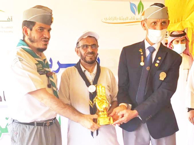 جمعية الكشافة تُكرم الناشط البيئي عبدالكريم الفراج  